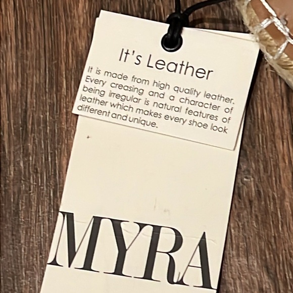 🐄 NWT Myra brand leather and cow hide“Spruce-Up” style flats - Picture 11 of 13